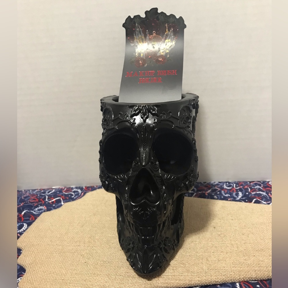 Make up brush holder Halloween black skull
